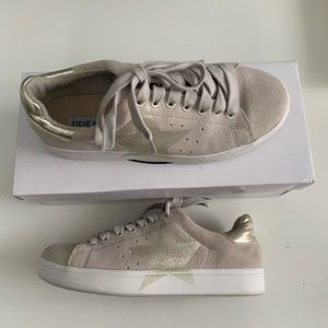 Steve Madden Beige Sneaker with Gold Stars